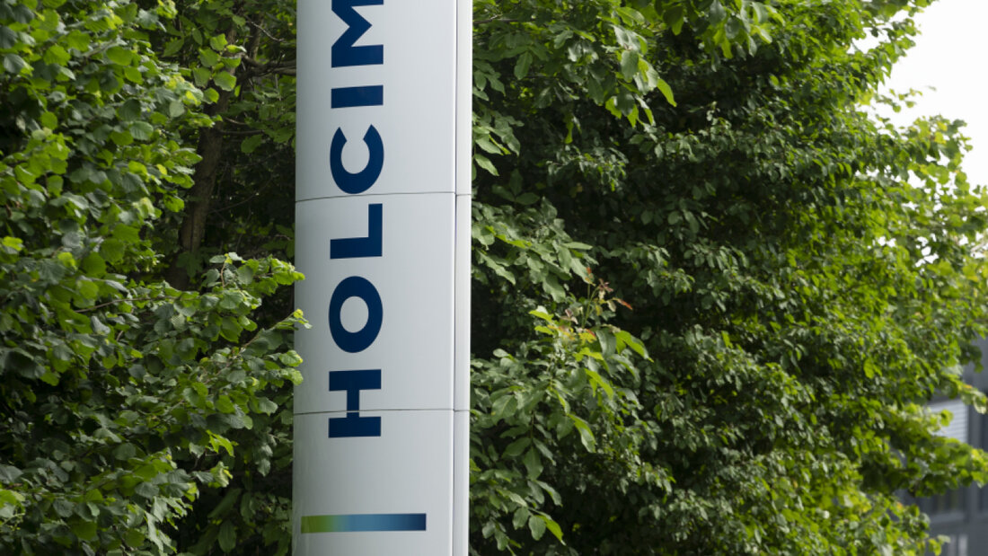 Das Holcim-Schild in der Nähe des Eingangs zum Holcim-Gelände in Würenlingen AG. (Archivbild) 20260802094740936.jpg