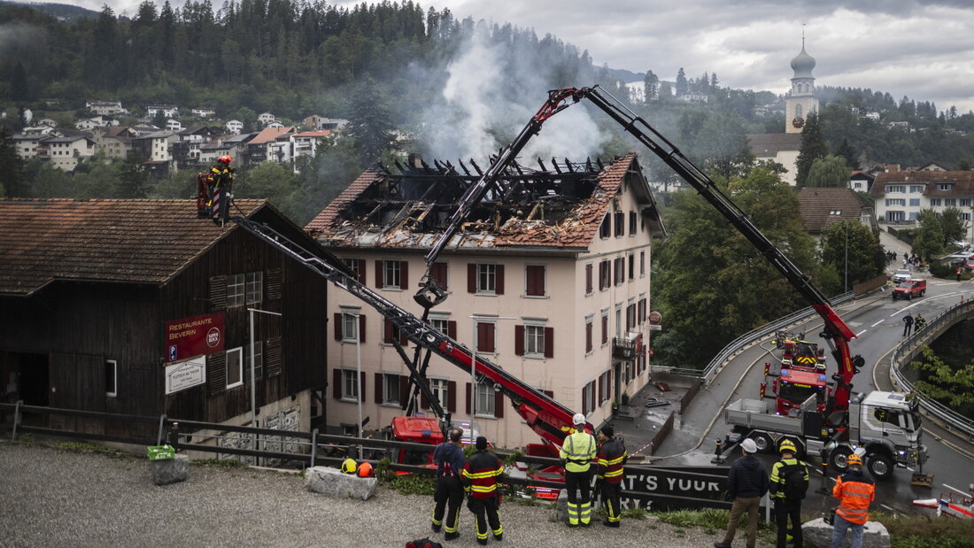 Nach dem Brand in Thusis GR sind die beiden zuletzt noch vermissten Personen ebenfalls tot aufgefunden worden, wie die Kantonspolizei Graubünden am Sonntag mitteilte. 20260823131621725.jpg