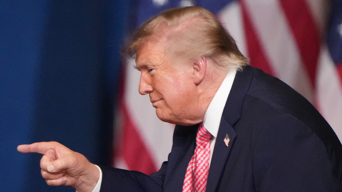 US-Präsident Trump verschärft den Ton gegenüber der Ukraine immer weiter. Einem Bericht zufolge sollen die USA nun auch Waffenlieferungen zurückhalten. 20261020040757527.jpg