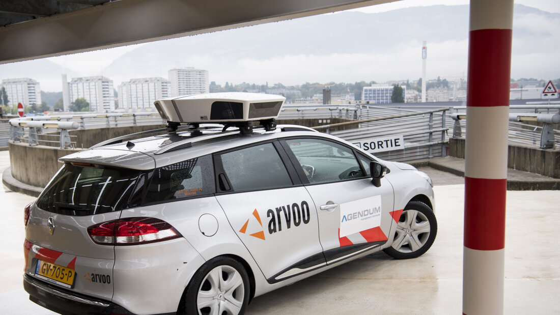 Ein Scan-Car mit Kameras und Sensoren auf dem Dach könnte in St. Gallen dereinst Parksünder aufspüren. (Archivbild) 20260716153510823.jpg