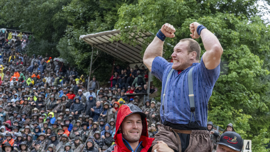 Lang ersehnter Triumph: Joel Wicki freut sich über seinen ersten Erfolg auf dem Brünig 20250727171017848.jpg