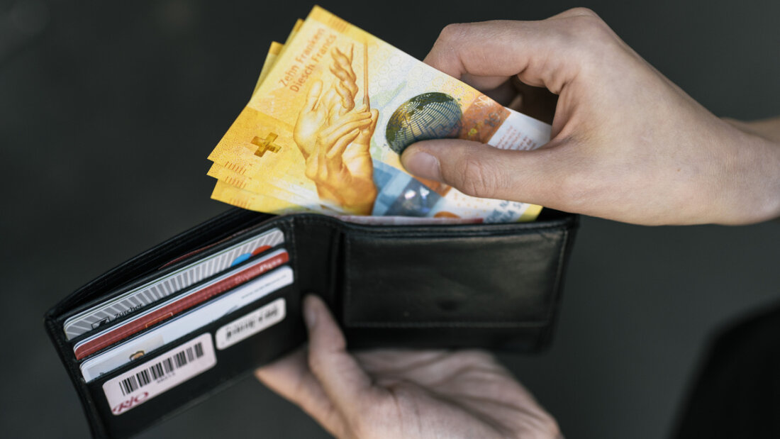 Die Arbeitnehmer in der Schweiz haben dieses Jahr im Durchschnitt eine deutliche Lohnerhöhung erhalten. Diese liegt damit über der Teuerung, womit unter dem Strich mehr Geld im Portemonnaie bleiben dürfte. (Archivbild) 20251202091657692.jpg