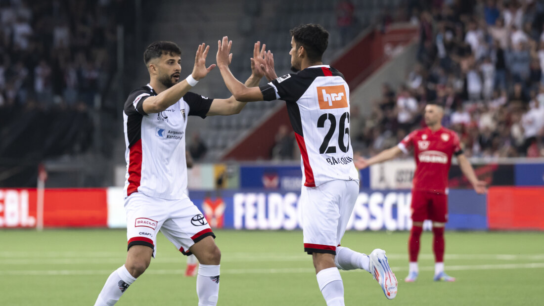 Nicht zu bremsen: Der FC Aarau mit Topskorer Valon Fazliu (re.) 20250829222036686.jpg