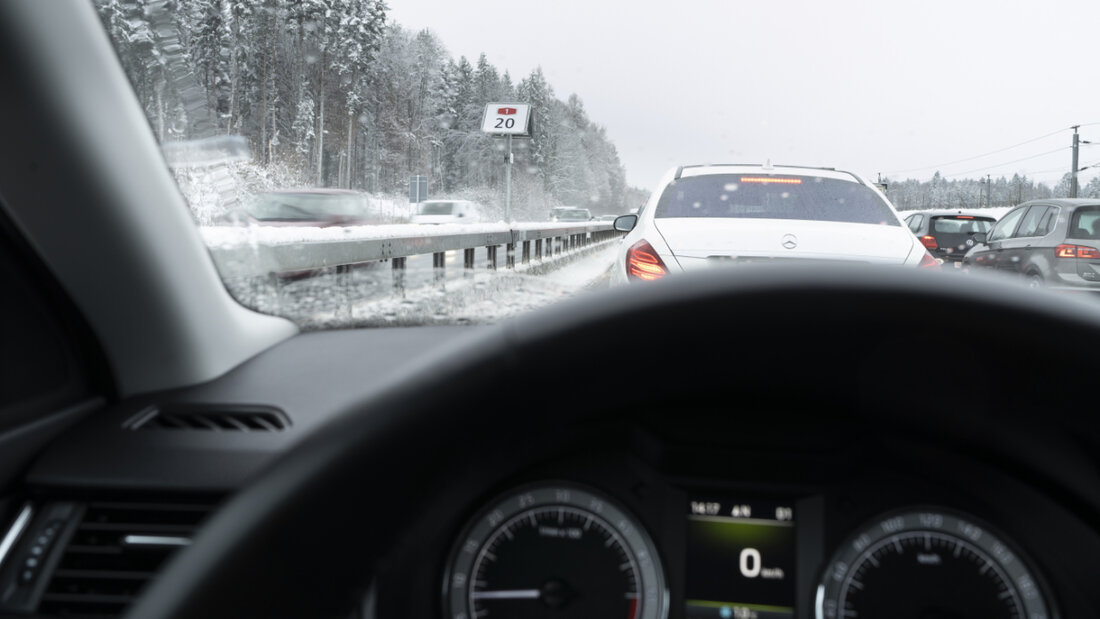 Über die Festtage ist auf den Hauptachsen mit viel Verkehr zu rechnen. Das führe zu Stau und Zeitverlust, so das Bundesamt für Strassen. (Archivbild) 20251214083034244.jpg