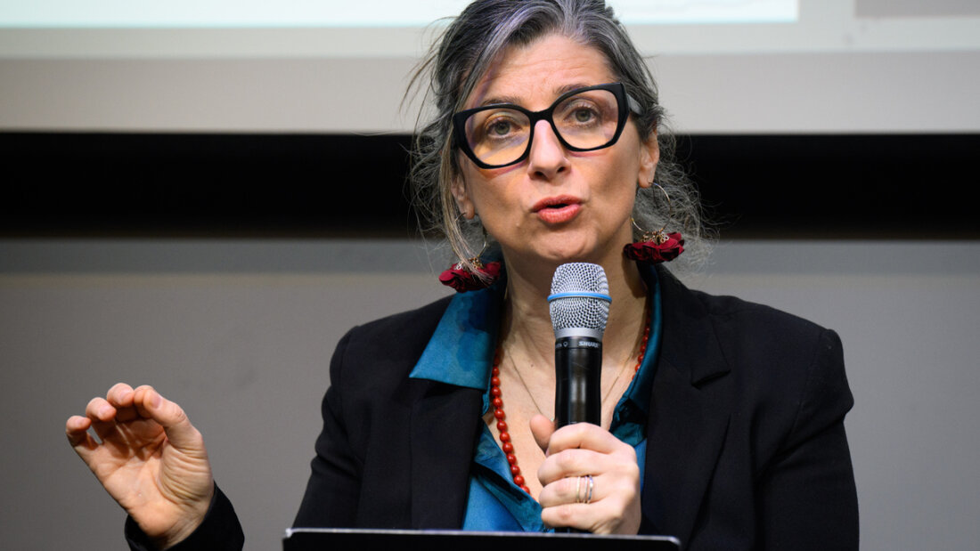 ARCHIV - Francesca Albanese, Sonderberichterstatterin des UN-Menschenrechtsrates für die besetzten palästinensischen Gebiete, spricht bei der verlegten Veranstaltung mit dem Titel «Bedingungen eines Lebens, das zerstört werden soll. Foto: Bernd von Jutrczenka/dpa 20260514175001424.jpg