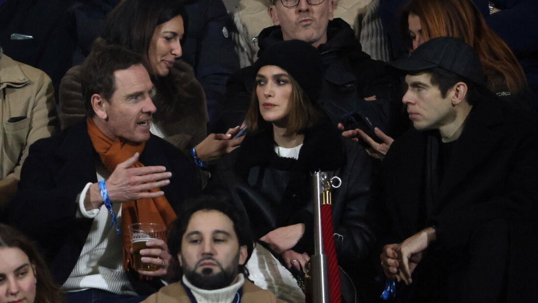 Prominenz in der Provinz gleich hinter der Schweizer Grenze: die Schauspieler Michael Fassbender (li.) und Keira Knightley beim Serie-A-Spiel von Como gegen die AS Roma 20250403043057777.jpg