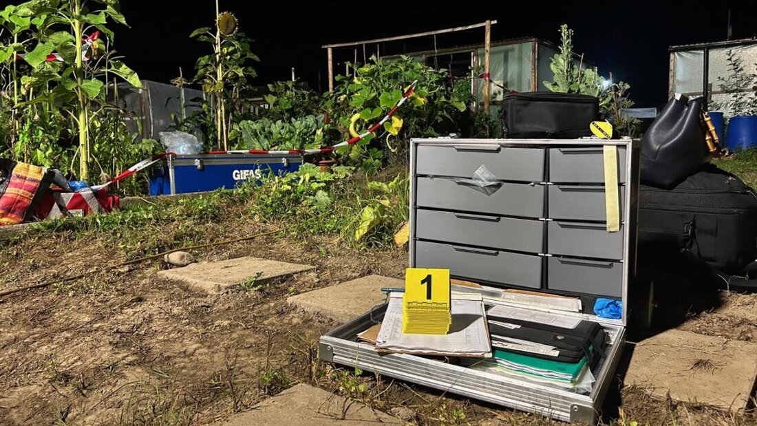 Das Forensische Institut Zürich sicherte nach Angaben der Polizei vor Ort Spuren. 20250813054021478.jpg