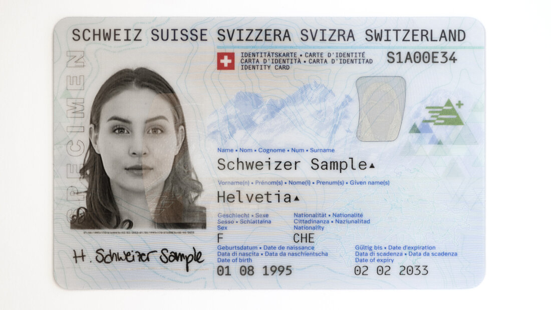 Die heutige Identitätskarte wird um einen Chip mit biometrischen Daten ergänzt. (Archivbild) 20260826113533887.jpg