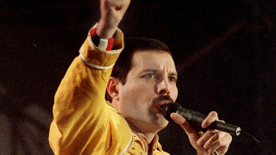 Freddie Mercury am 20. Juli 1986 bei einem Open-Air-Konzert im Muengersdorfer Stadion in Köln. 20260905161815555.jpg