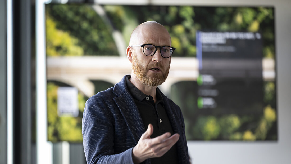 Florian Kurt, Leiter Eventverkehr SBB, während einer Medienkonferenz in Bern zum Eventverkehr bei Grossveranstaltungen mit Blick auf den Eurovision Song Contest (ESC), der ab dem 13. Mai in Basel stattfindet. 20250410114704812.jpg