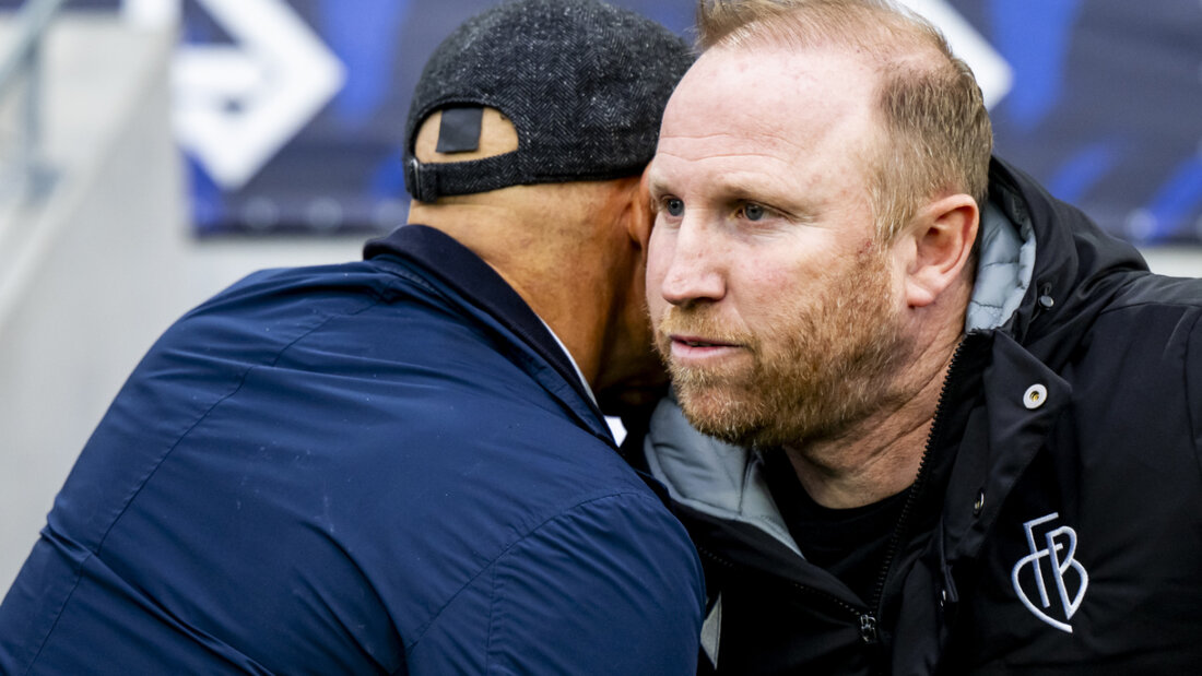 Ludovic Magnin gratuliert Peter Zeidler zum klaren Sieg 20251029050033364.jpg