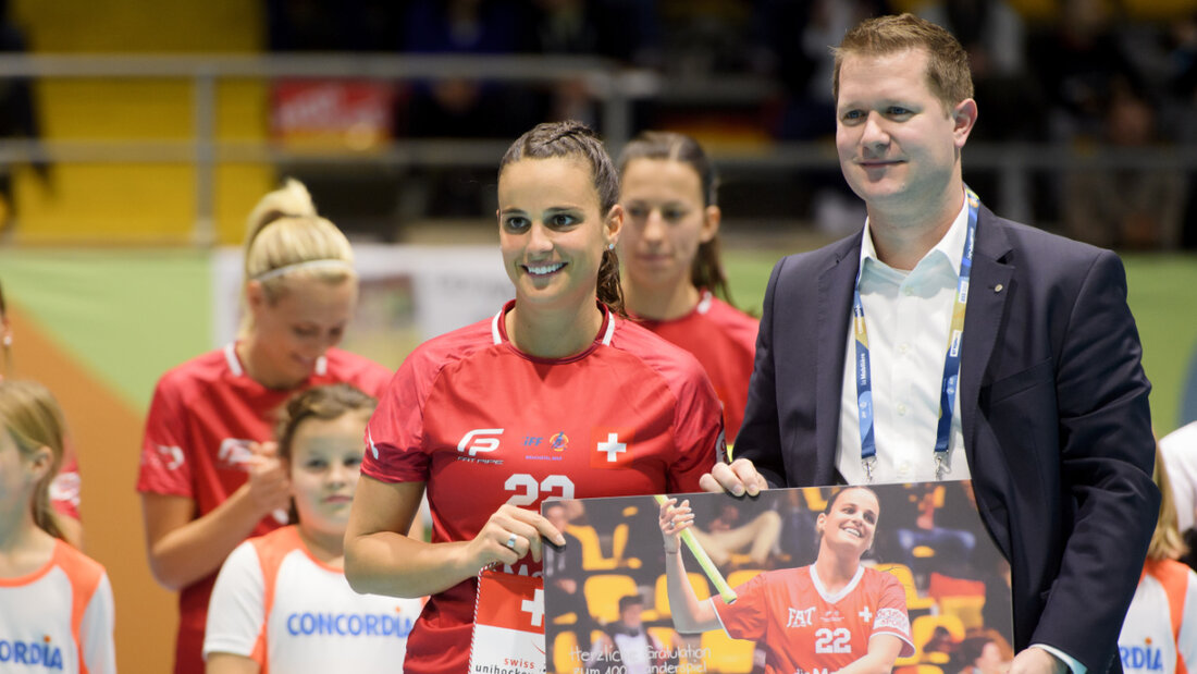 Die einstige Nationalspielerin Seraina Ulber, heute als Seraina Hofbauer TV-Expertin, ordnet das WM-Gold der Schweizer Frauen ein 20251215091830294.jpg