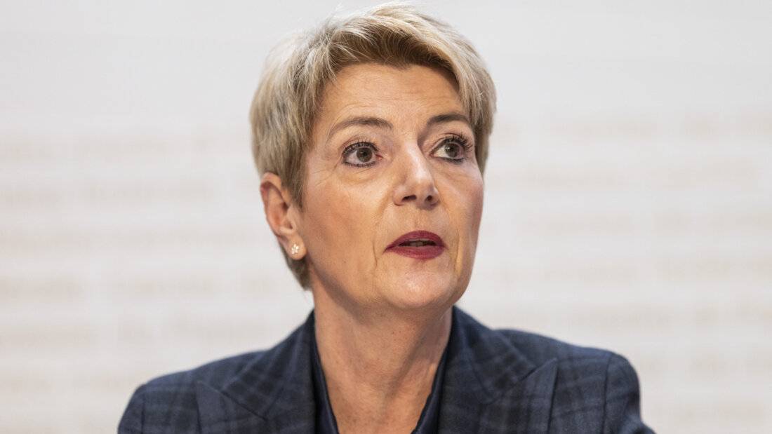 Laut Bundespräsidentin und Finanzministerin Karin Keller-Sutter sind das Schweizer Steuersystem und die Klimapolitik auf dem richtigen Weg. Damit sei das deutliche Nein zur Juso-Initiative zu erklären. 20251130165451607.jpg