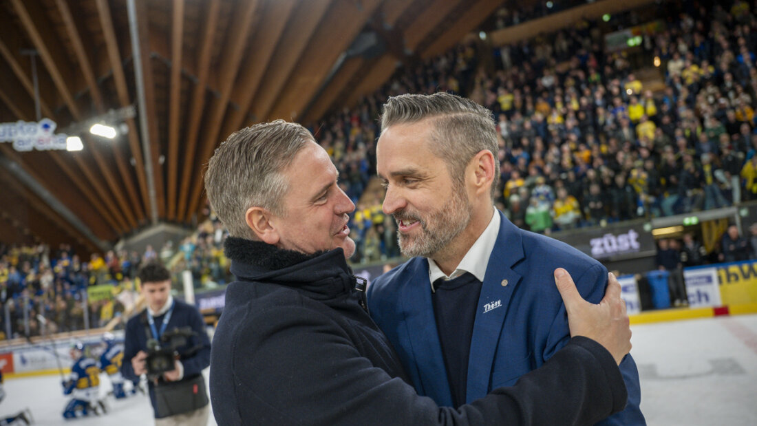 Dan Tangnes (links), jetzt Trainer von Rögle, und der Davoser Head Coach Josh Holden (rechts) werden sich im Rahmen der Champions League wiedersehen 20260527184217482.jpg