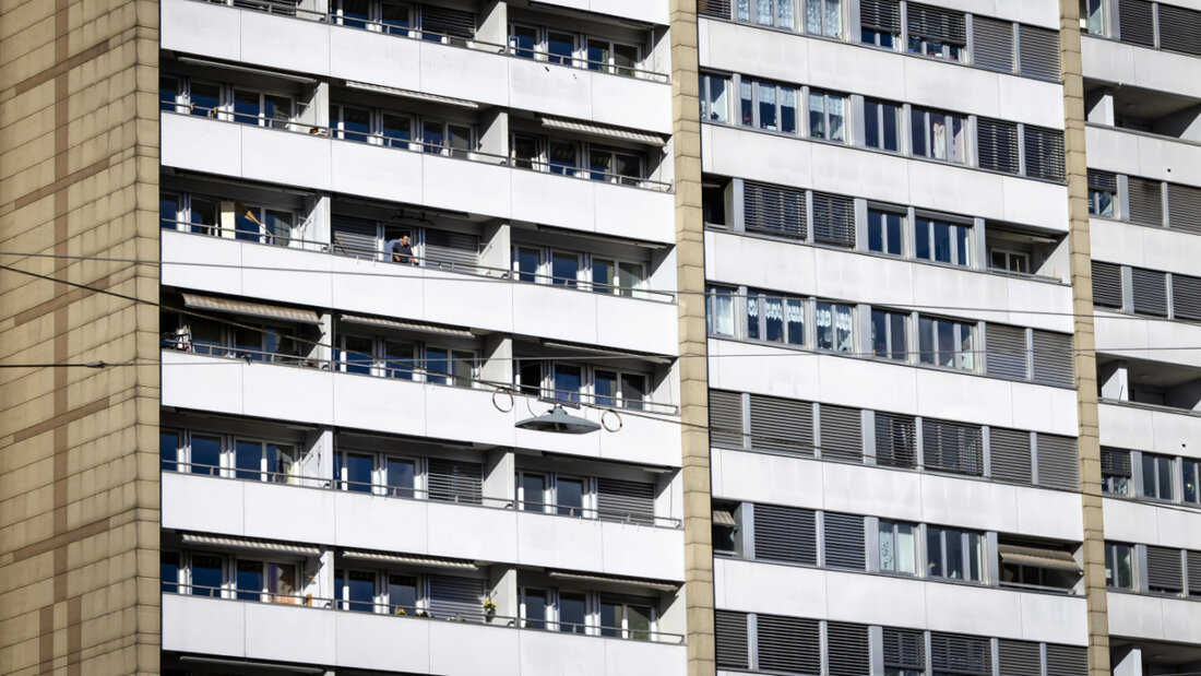 Weil die Zinsen lange gesunken seien, hätten auch die Mieten sinken müssen, argumentiert der Mieterverband. Passiert sei aber das Gegenteil. (Archivbild vom Lochergut in Zürich) 20260623111526422.jpg