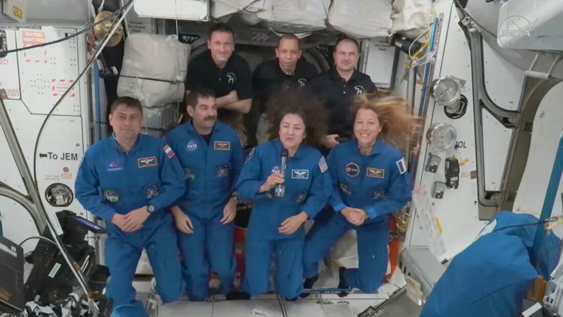 Die ISS-Crew: Im Vordergrund (von links) der Russe Andrei Fedyaev, die US-Amerikaner Jack Hathaway und Jessica Meir sowie die Französin Sophie Adenot; im Hintergrund (von links) der Russe Sergey Kud-Sverchkov, der US-Amerikaner Christopher Williams und der Russe Sergei Mikayev. (Archivbild) 20260701025931072.jpg