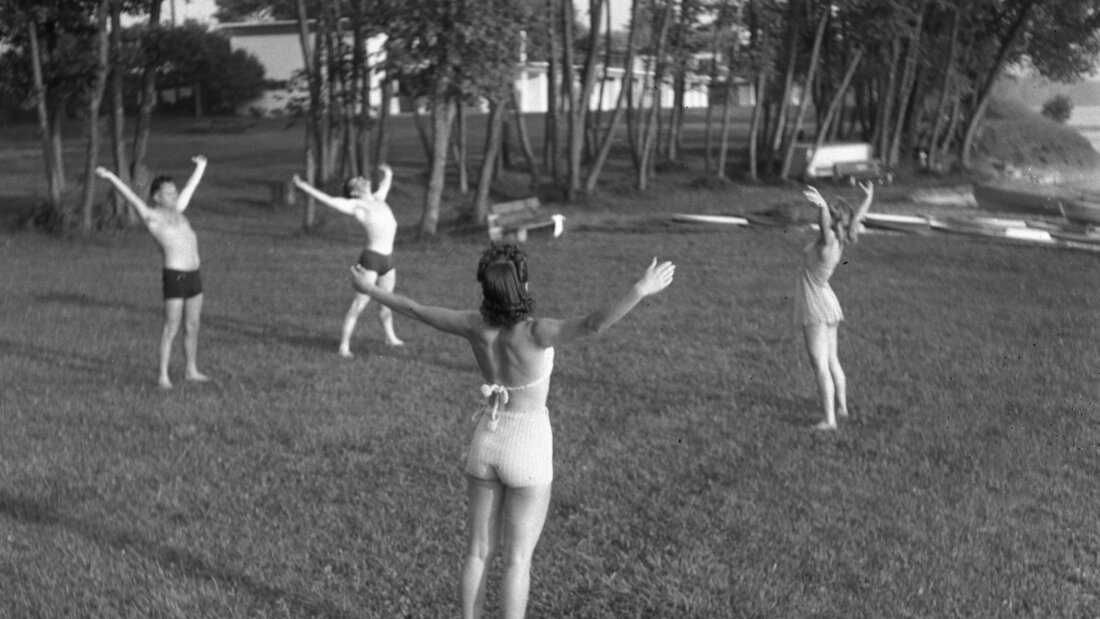 Lag im Trend: Frühturnen im Strandbad Buchhorn in Arbon TG, aufgenommen am 1. Juli 1942. 20260730172301156.jpg