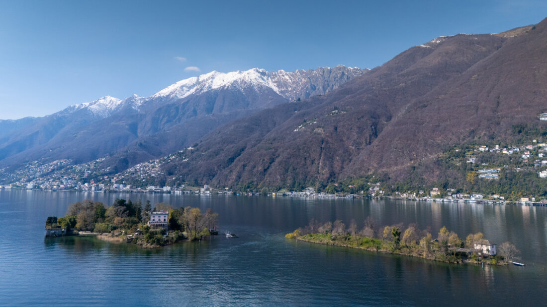 Der Helikopter soll kurz nach dem Abheben auf der italienischen Seeseite des Lago Maggiore in Turbulenzen geraten sein. Bei dem Absturz kam ein Schweizer ums Leben. (Archivbild) 20260612175625874.jpg