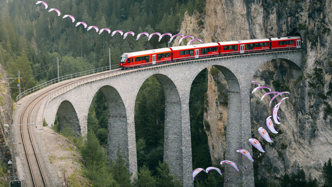 Patrick von Känel umflog mit seinem Gleitschirm das Landwasserviadukt in Filisur. 20260902142056883.jpg
