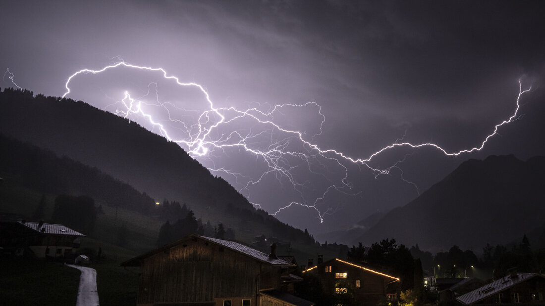 In der Schweiz ist es am Donnerstagabend und in der Nacht auf Freitag in einigen Regionen stellenweise zu kräftigen Gewittern gekommen. (Archivbild) 20260717073117788.jpg