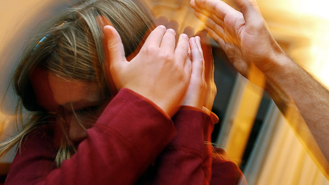 Was grundsätzlich schon heute gilt, will der Nationalrat explizit ins Zivilgesetzbuch schreiben: Dass Eltern ihre Kinder nicht schlagen dürfen. (Archivbild) 20250505154108833.jpg