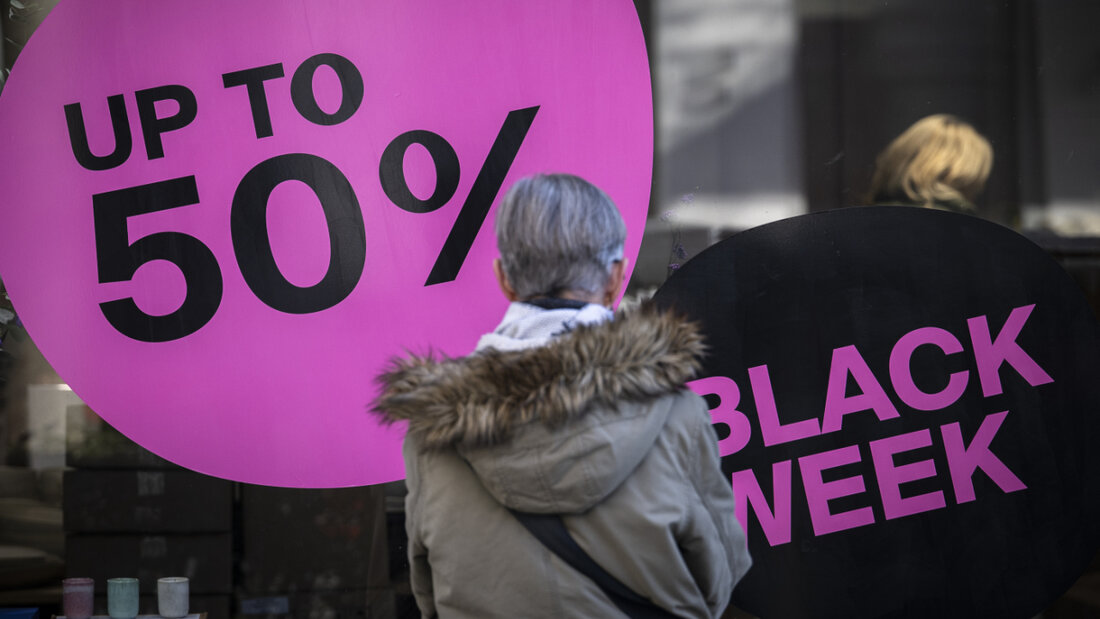 31 Prozent auf eine Lampe, 45 Prozent auf ein Tablet, 50 Prozent auf ein Handy-Abo: Händler werben am Black Friday mit teils grossen Preisnachlässen. (Symbolbild) 20251128135310830.jpg