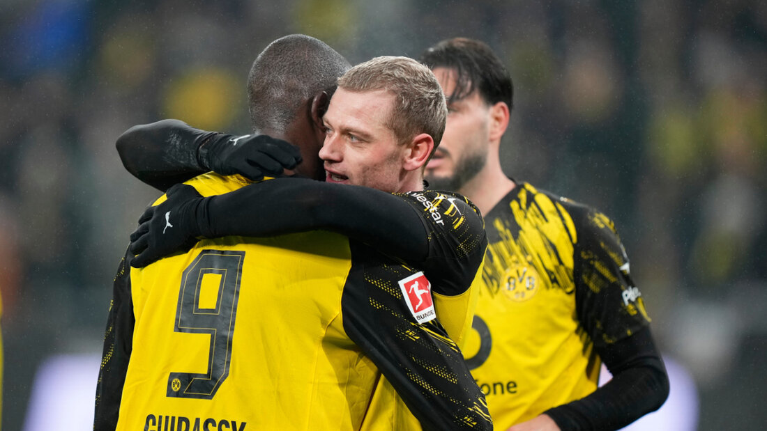 Doppeltorschütze Serhou Guirassy umarmt den dreifachen Assistgeber Julian Ryerson 20260213223116208.jpg