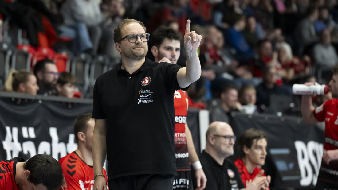 Berns Trainer David Staudenmann sieht, wie sein Team im Europacup problemlos in die nächste Runde einzieht 20260913173135705.jpg