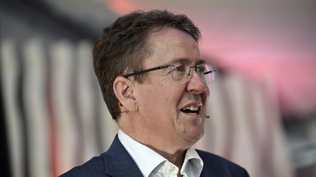 "Der Bundesrat bleibt beim Thema Hitze und Trockenheit nicht untätig", versprach Bundesrat Albert Rösti. Die Initiative müsse aber von Kantonen und Gemeinden kommen. (Archivbild) 20260731194037182.jpg