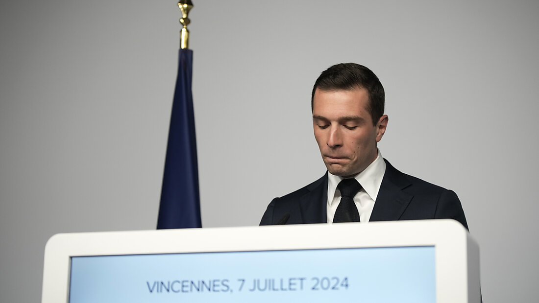 RN-Chef Jordan Bardella hält nach der zweiten Runde der Parlamentswahlen im Hauptquartier der Partei eine Rede. Foto: Louise Delmotte/AP/dpa 20240707211526390.jpg