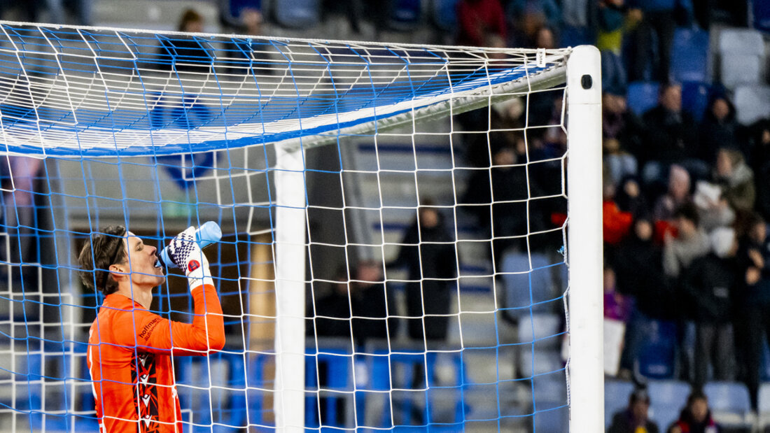 Basels Goalie Marwin Hitz musste fünfmal hinter sich greifen 20251026183237874.jpg