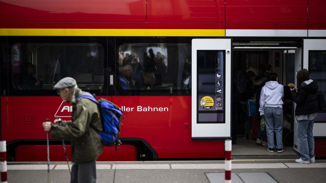 In der Nähe von Altstätten im Kanton St. Gallen ist am Sonntagabend ein Zug entgleist. (Symbolbild) 20251207212553831.jpg
