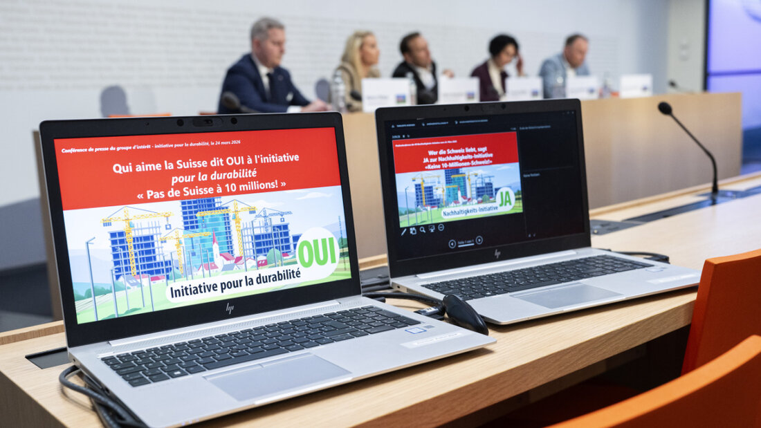 Fünf Parlamentsmitglieder der SVP stellen die Kampagne für die Volksinitiative "Keine 10 Millionen-Schweiz" in Bern den Medien vor. Darüber abgestimmt wird am 14. Juni. 20260324120835984.jpg