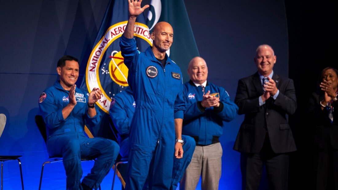 dpatopbilder - Artemis III-Besatzungsmitglied Luca Parmitano begrüßt die Führungsriege während einer Pressekonferenz im Johnson Space Center. Foto: Annie Mulligan/FR172050 AP/AP/dpa 20260610082723603.jpg