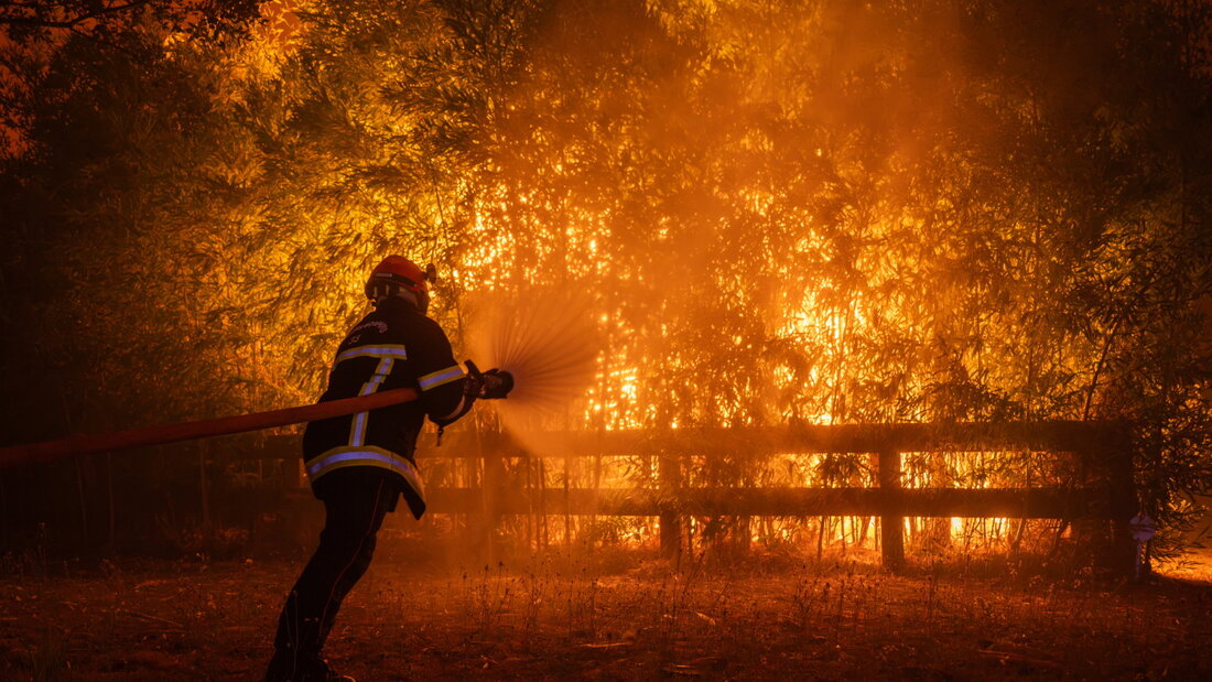 Frankreich und Spanien kämpfen gegen Waldbrände. Künftig wird es öfter zu solchen Ereignissen kommen, wie eine neue Studie zeigt. Forscher sehen eine "Ära extremer Brandgefahr". (Symbolbild) 20260730083017841.jpg