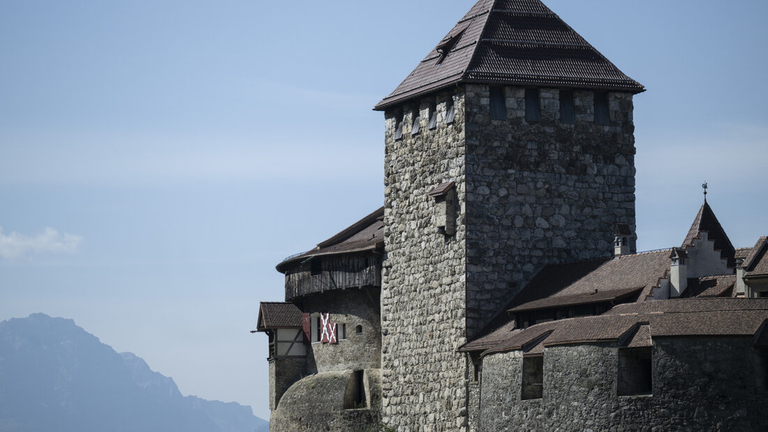 Seit Samstag bemüht sich in Vaduz ein Krisenstab der Regierung, den umfangreichen Datendiebstahl aufzuklären. Von den Tätern fehlte zunächst jede Spur. (Archivbild von Schloss Vaduz) 20260802193338716.jpg