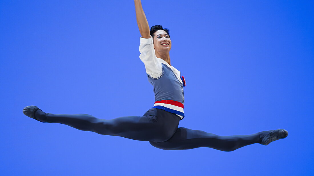 Eine Woche lang wurden in Lausanne die Kandidatinnen und Kandidaten aus der ganzen Welt im Tanzunterricht und einzeln auf der Bühne beurteilt. Im Finale am Samstag traten die 20 Besten gegeneinander an. Im Bild: YounJae Park aus Südkorea. 20250208191433575.jpg