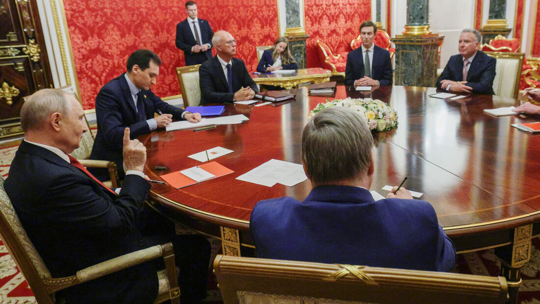 Gespräche zum Ukraine-Krieg im Kreml. Foto: Uncredited/Pool Sputnik Kremlin/AP/dpa 20260905201833704.jpg