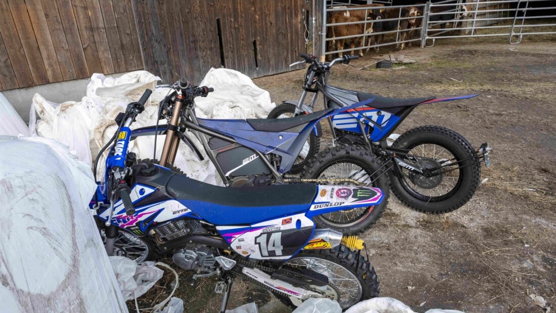 Drei der insgesamt neun gestohlenen Motorräder wurden auf einem Bauernhof gefunden. 20251224155052373.jpg