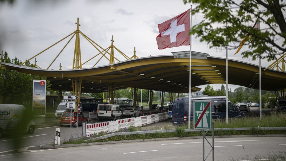Der Bundesrat will Menschen aus dem Asylbereich das Reisen grundsätzlich verbieten, auch innerhalb des Schengenraums. (Symbolbild) 20260205120019663.jpg