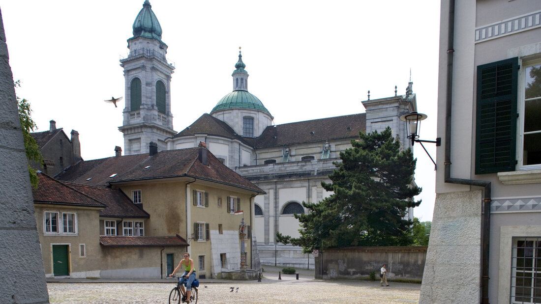 Mittelgrosse Städte wie beispielsweise Solothurn sind vor allem für Familien laut einer Studie der UBS attraktiver als die Grosszentren. Insbesondere die tieferen Lebenshaltungskosten sind dabei wichtiger als Faktoren wie die Standortqualität von Städten wie Zürich und Genf. (Archivbild) 20260827105641608.jpg