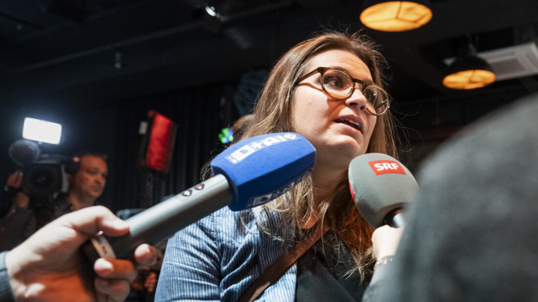 Noémie Roten, Präsidentin des Initiativkomitees, kommentiert das Abstimmungsergebnis vor Medienvertretern. 20251130155924995.jpg