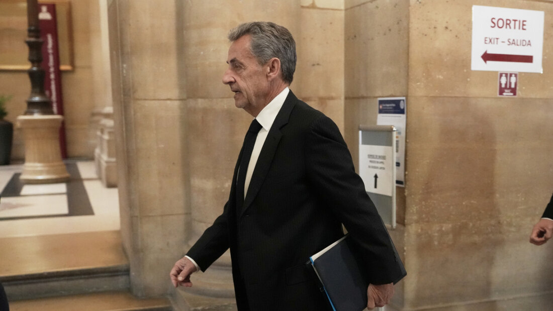 ARCHIV - Der ehemalige französische Präsident Nicolas Sarkozy trifft vor dem Berufungsgericht in Paris ein. Foto: Thibault Camus/AP/dpa/Archivbild 20260513173539041.jpg