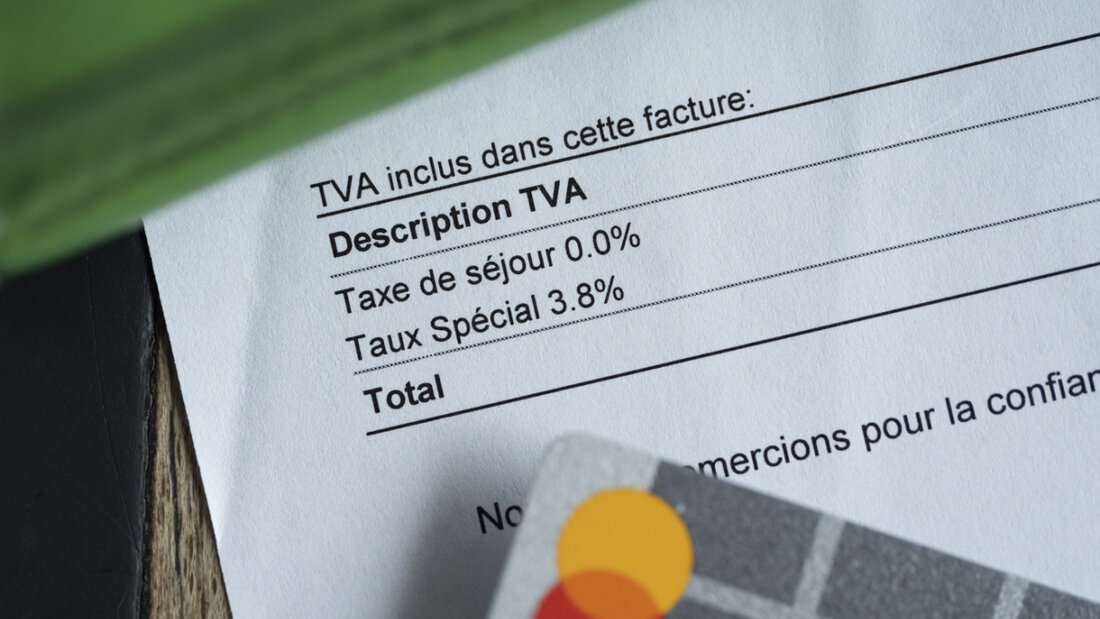 Dieser Hotelgast zahlt - wie die Quittung zeigt - einen Mehrwertsteuer-Sondersatz ("taux spécial" auf der Taxe de la Valeur Ajoutée TVA). (Archivbild) 20260616095906720.jpg