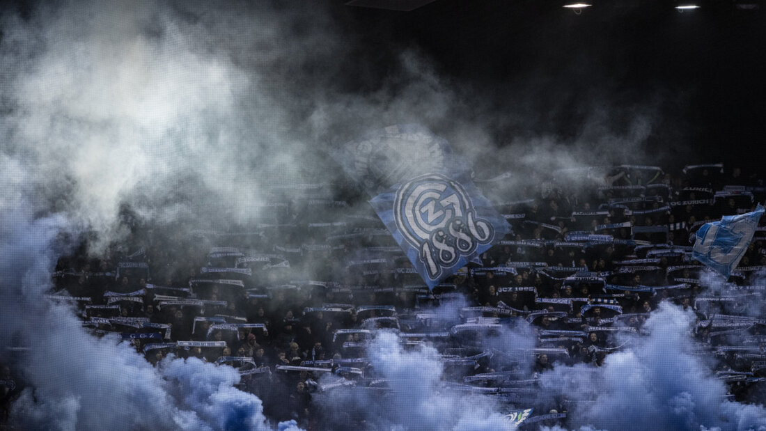 Das Bezirksgericht Zürich verurteilte am Mittwoch zwei GC-Fans zu bedingten Freiheitsstrafen. Sie waren Teil einer Gruppe, die gezielt auf FCZ-Fans losgegangen war. (Archivbild) 20251029113819055.jpg