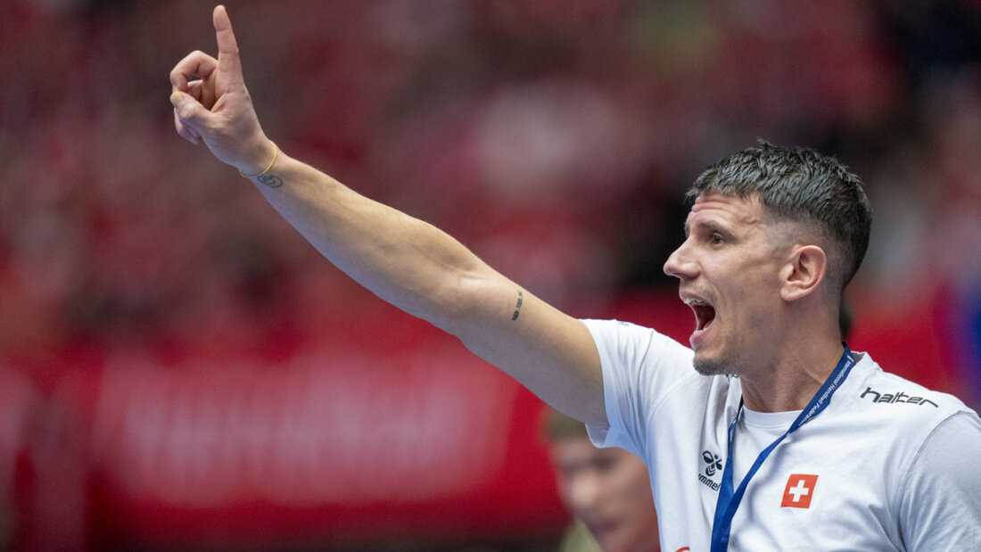 Freut sich mit seinem Team auf eine echte Herausforderung: Handball-Nationaltrainer Andy Schmid 20251030043038802.jpg