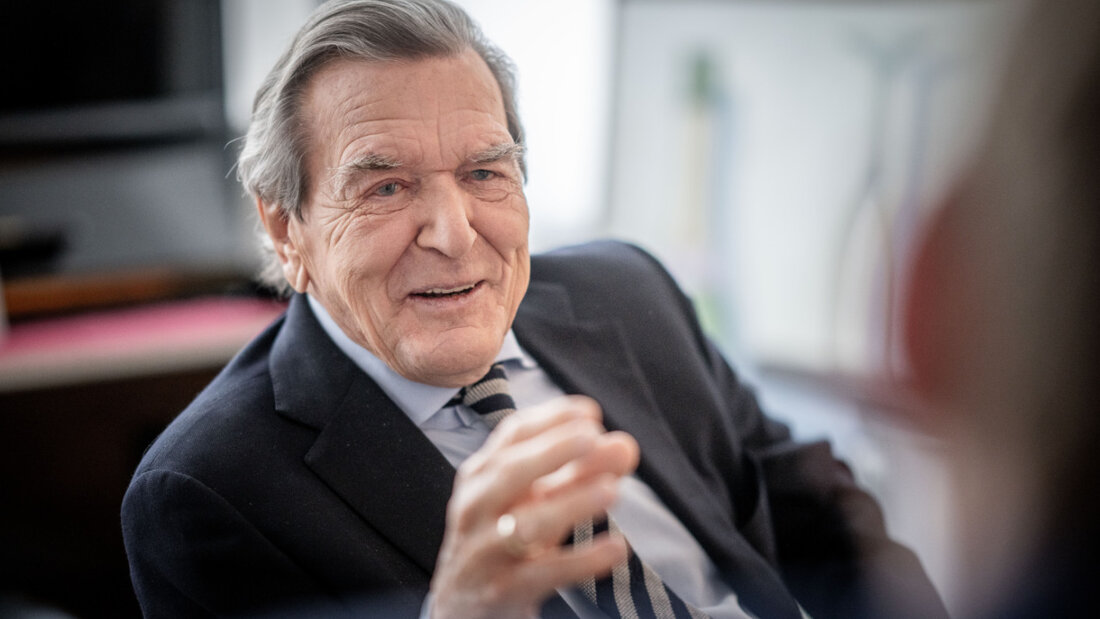 ARCHIV - Gerhard Schröder (SPD), Bundeskanzler von 1998 bis 2005, aufgenommen in seiner Kanzlei. Foto: Michael Kappeler/dpa 20260510104841102.jpg