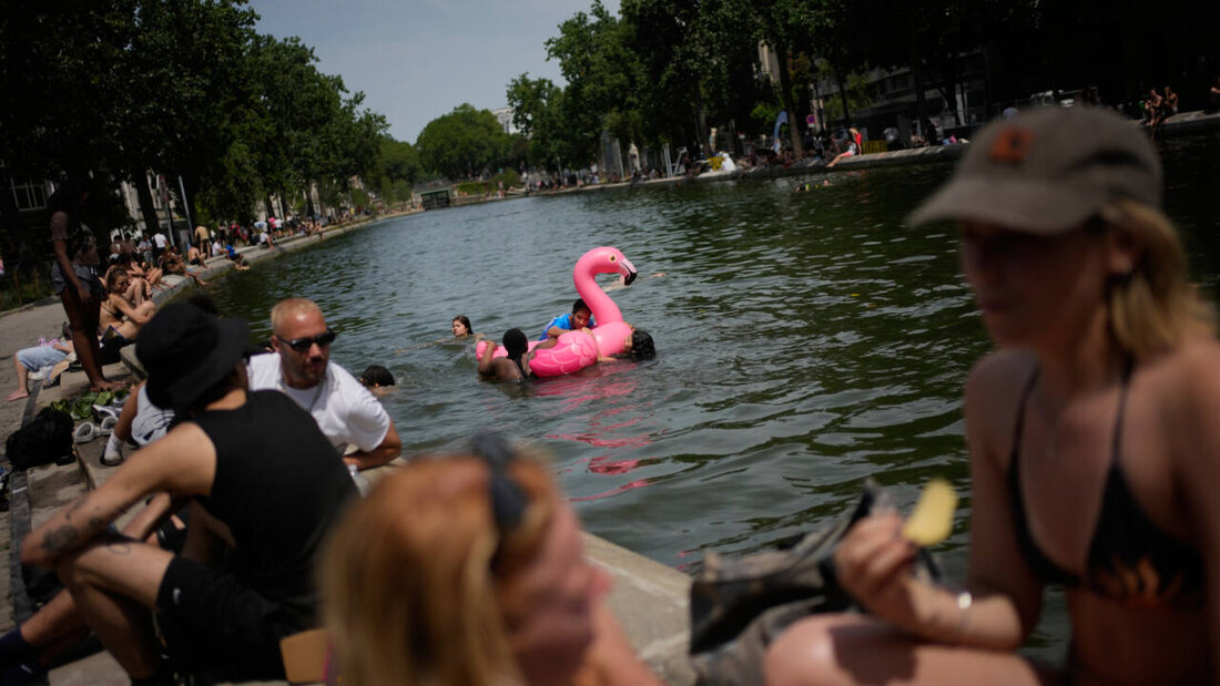 Pariser baden im Canal Saint-Martin. Foto: Christophe Ena/AP/dpa 20260623184031616.jpg