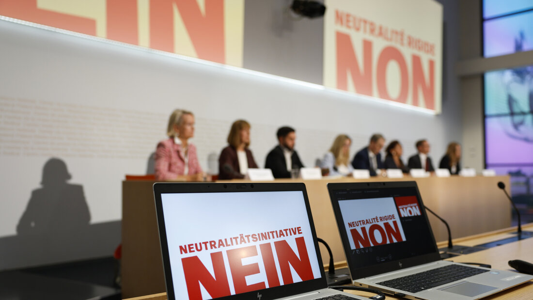 Ein breit abgestütztes Komitee mit Vertreterinnen und Vertretern von fünf im Parlament vertretenen Parteien setzt sich für ein Nein zur Neutralitätsinitiative ein. Am Montag stellte es in Bern seine Argumente vor. 20260817115623338.jpg