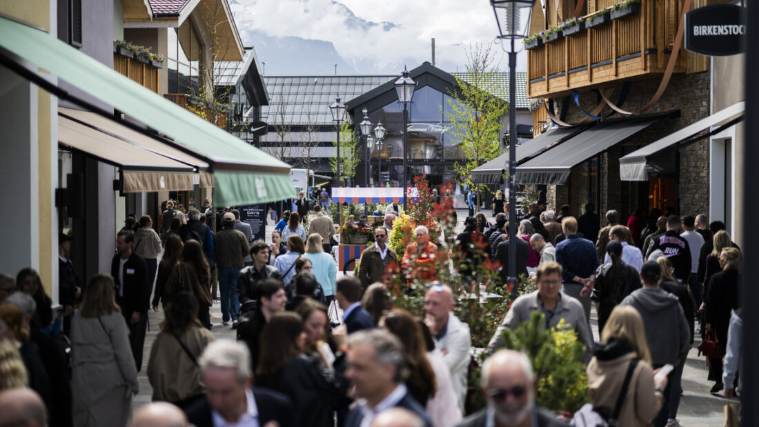 Rund zwei Millionen Menschen besuchen jedes Jahr die Einkaufsstrasse in Landquart. Nach der Erweiterung verfügt das Fashion Outlet über rund 100 Ladenflächen. 20260416151439867.jpg
